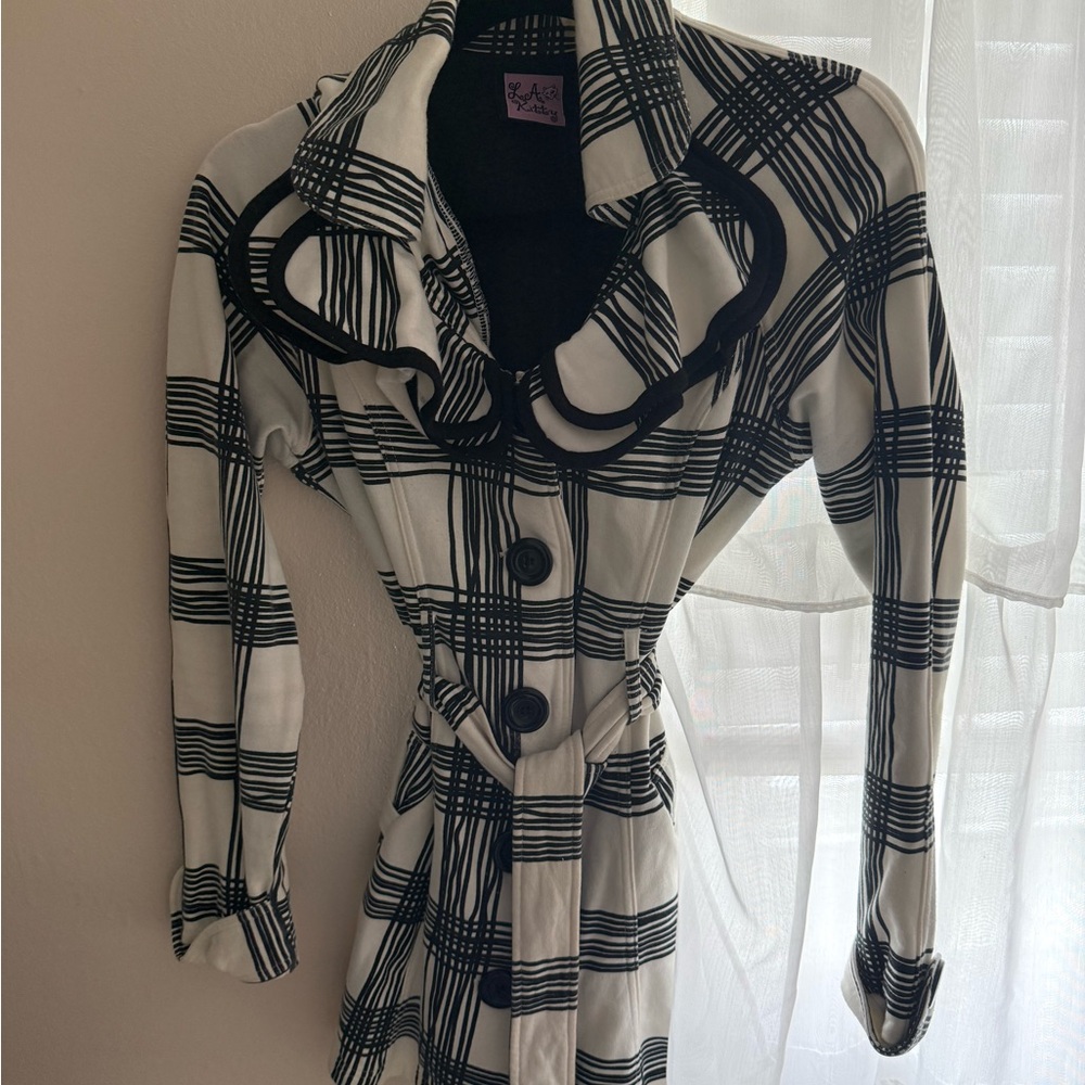 Stylish Black and White Plaid Women's Coat